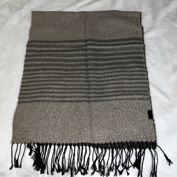 Only Wool Scarf - Picture 6 of 7